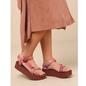 Teva Free People universal platform sandals Sunscape NWT 9